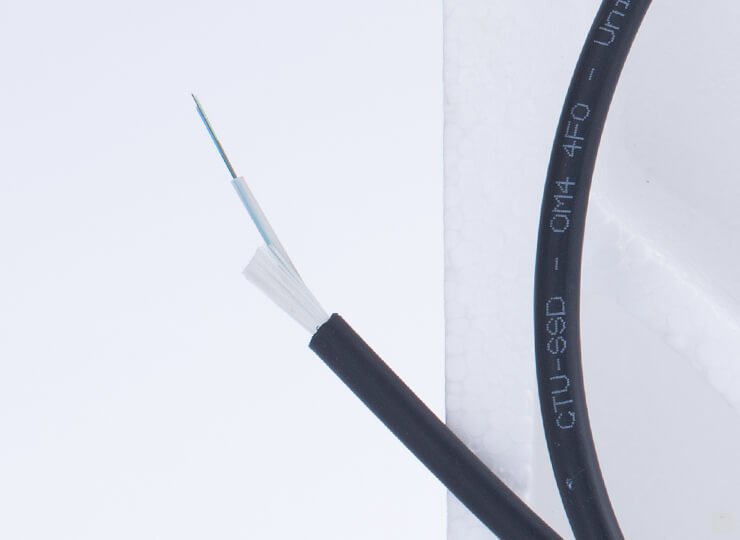 Diseño de un cable de fibra óptica básico